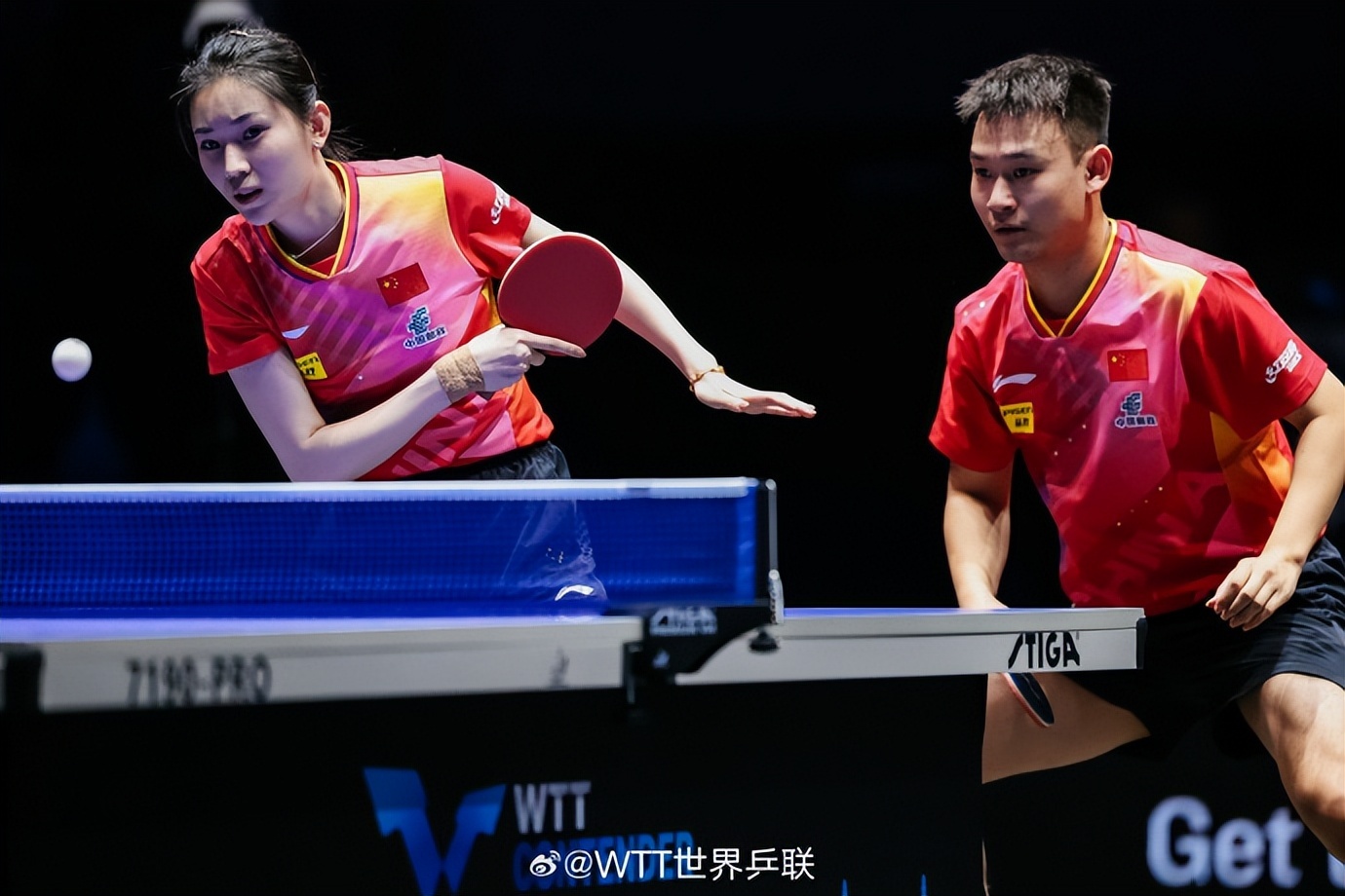 虎扑网-乒乓球淘汰赛上演强强对话，闽南猎隼队鏖战江畔银狐队，多点开花奏效；技战术储备厚实的简单介绍