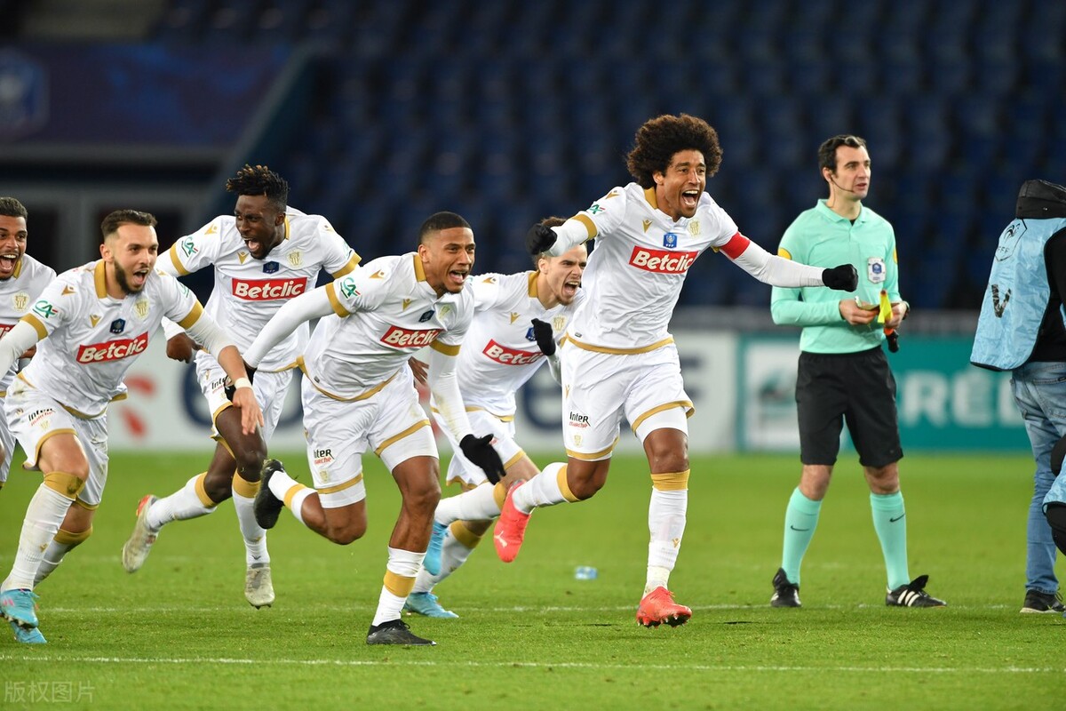 虎扑网-赛地聚焦：法国杯国际比赛日热度飙升，深圳男篮状态回暖，底气十足，球队文化再被提及的简单介绍