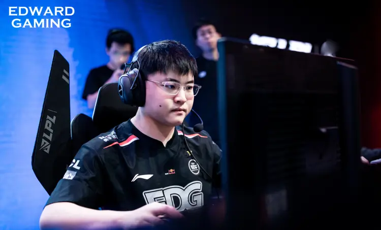 虎扑-包含Rookie爆冷击败SKT，突破纪录引爆全场！的词条